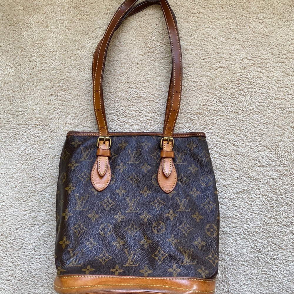 louis vuitton bucket bag